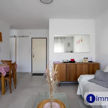 Near Airport * ניס