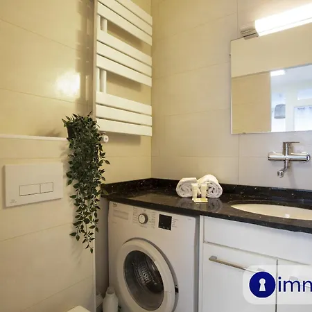 Near Airport דירה *